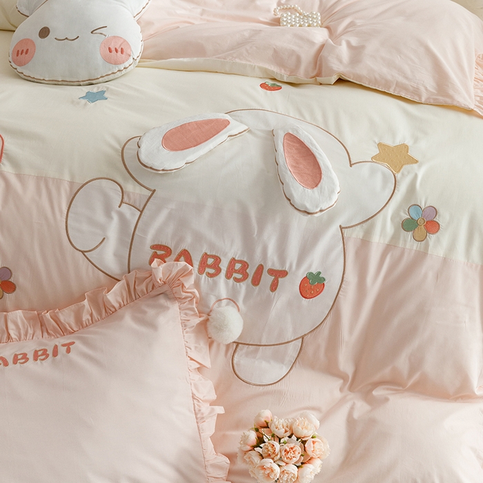 91家纺网 家纺一手货源 找家纺 绒梦里 2026新款A类全棉水洗棉卡通贴布绣套件三四件套 长耳兔