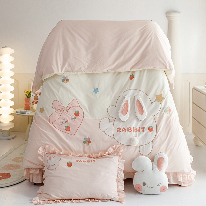 91家纺网 家纺一手货源 找家纺 绒梦里 2026新款A类全棉水洗棉卡通贴布绣套件三四件套 长耳兔