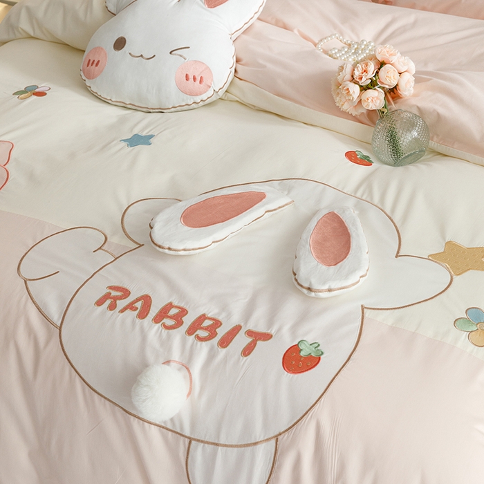 91家纺网 家纺一手货源 找家纺 绒梦里 2026新款A类全棉水洗棉卡通贴布绣套件三四件套 长耳兔