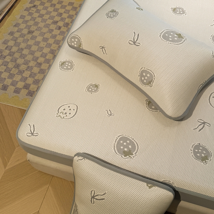 91家纺网 家纺一手货源 找家纺 凯罗 2026春夏凉豆豆小红书爆款A类乙纶PE凉豆豆床笠款可水洗床笠 波点草莓-绿