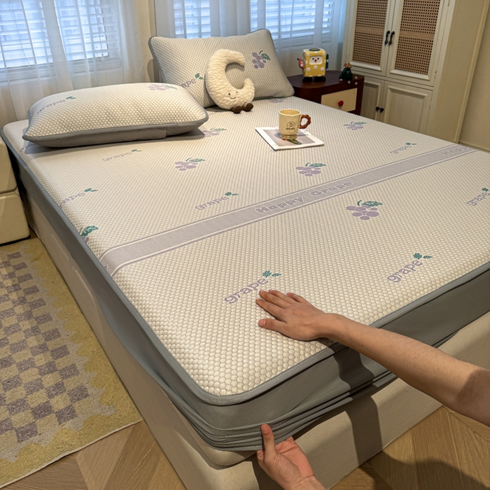 91家纺网 家纺一手货源 找家纺 凯罗 2026春夏凉豆豆小红书爆款A类乙纶PE凉豆豆床笠款可水洗床笠 紫气东来