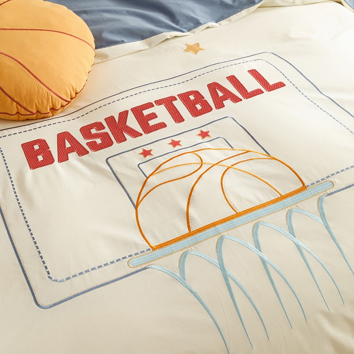 91家纺网 家纺一手货源 找家纺 绒梦里 2026新款A类全棉水洗棉卡通贴布绣套件三四件套 挚爱篮球-米色