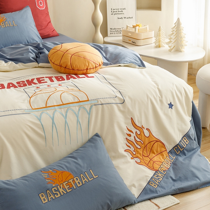 91家纺网 家纺一手货源 找家纺 绒梦里 2026新款A类全棉水洗棉卡通贴布绣套件三四件套 挚爱篮球-米色