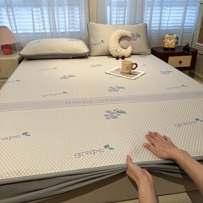 91家纺网 家纺一手货源 找家纺 凯罗 2026春夏凉豆豆小红书爆款A类乙纶PE凉豆豆床笠款可水洗床笠 紫气东来