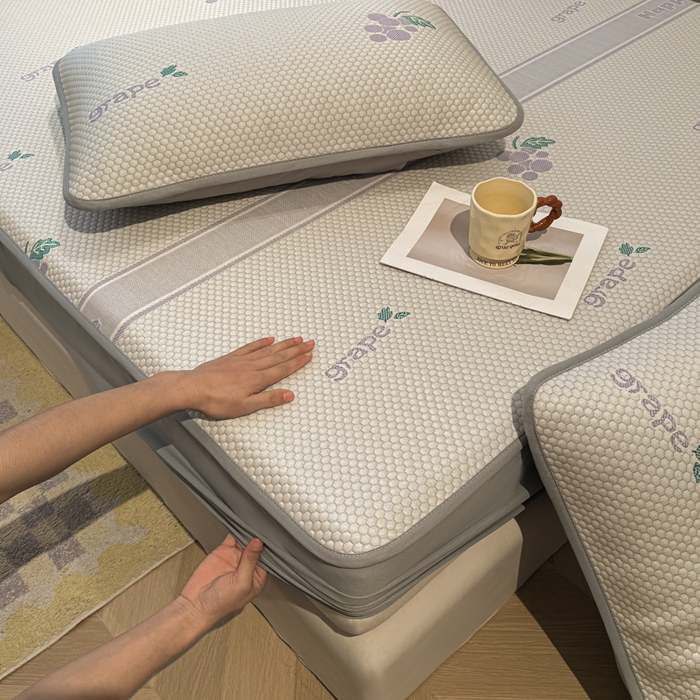 91家纺网 家纺一手货源 找家纺 凯罗 2026春夏凉豆豆小红书爆款A类乙纶PE凉豆豆床笠款可水洗床笠 紫气东来