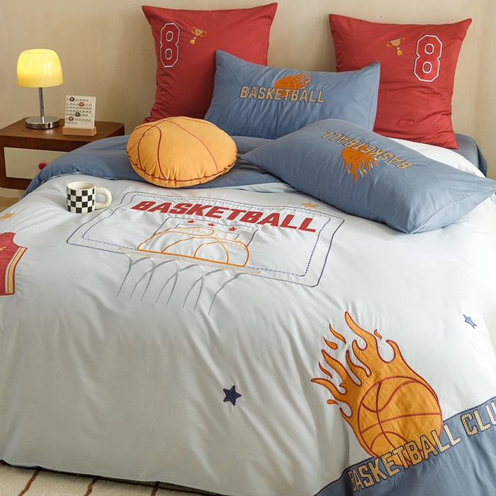 91家纺网 家纺一手货源 找家纺 绒梦里 2026新款A类全棉水洗棉卡通贴布绣套件三四件套 挚爱篮球-浅蓝