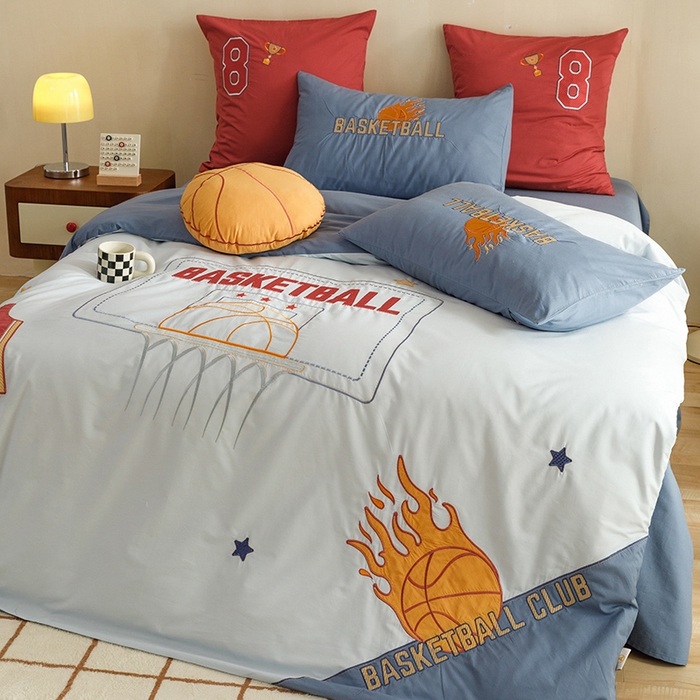 91家纺网 家纺一手货源 找家纺 绒梦里 2026新款A类全棉水洗棉卡通贴布绣套件三四件套 挚爱篮球-浅蓝