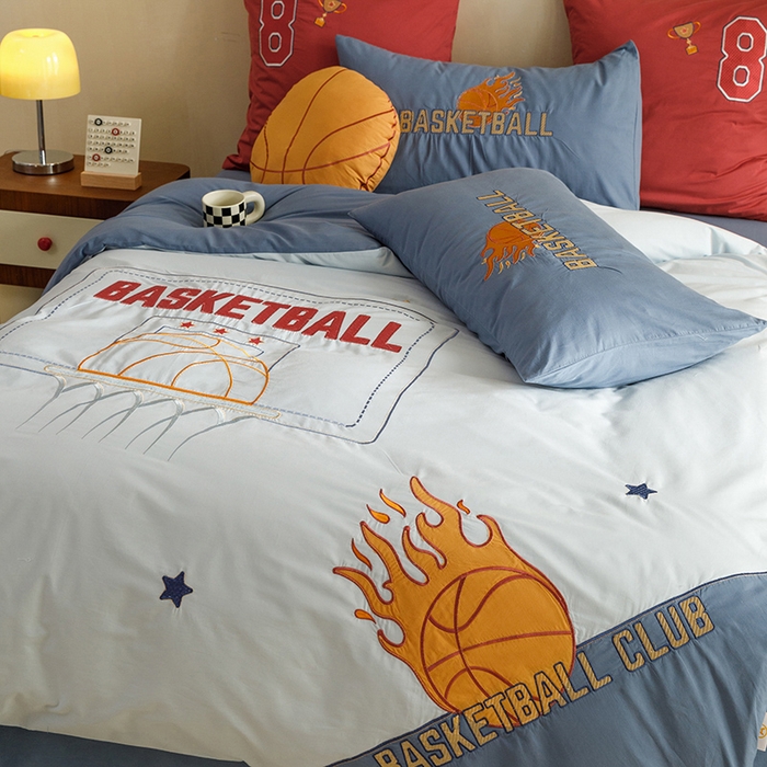 91家纺网 家纺一手货源 找家纺 绒梦里 2026新款A类全棉水洗棉卡通贴布绣套件三四件套 挚爱篮球-浅蓝