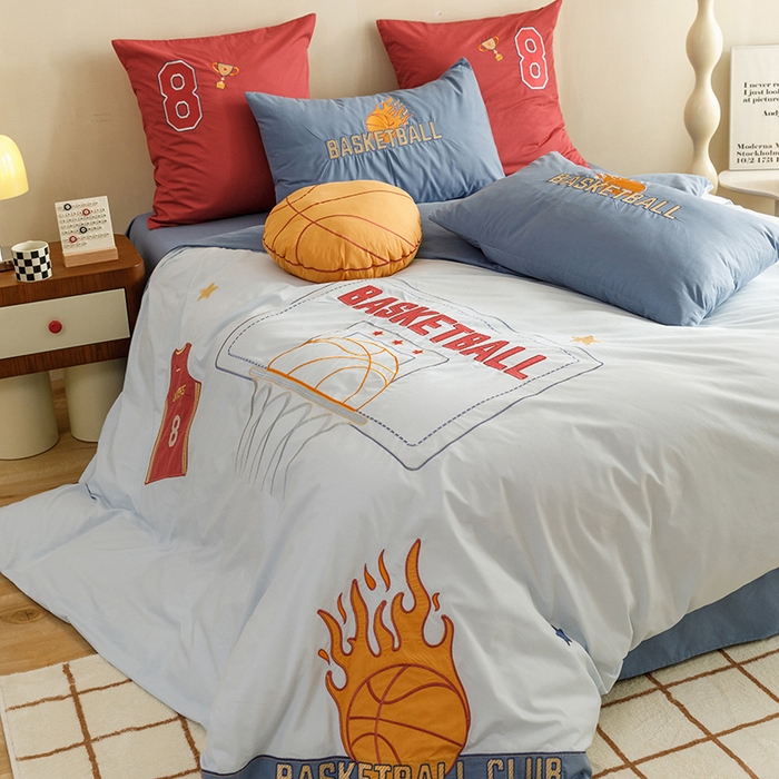 91家纺网 家纺一手货源 找家纺 绒梦里 2026新款A类全棉水洗棉卡通贴布绣套件三四件套 挚爱篮球-浅蓝