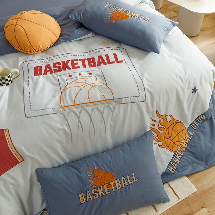 91家纺网 家纺一手货源 找家纺 绒梦里 2026新款A类全棉水洗棉卡通贴布绣套件三四件套 挚爱篮球-浅蓝