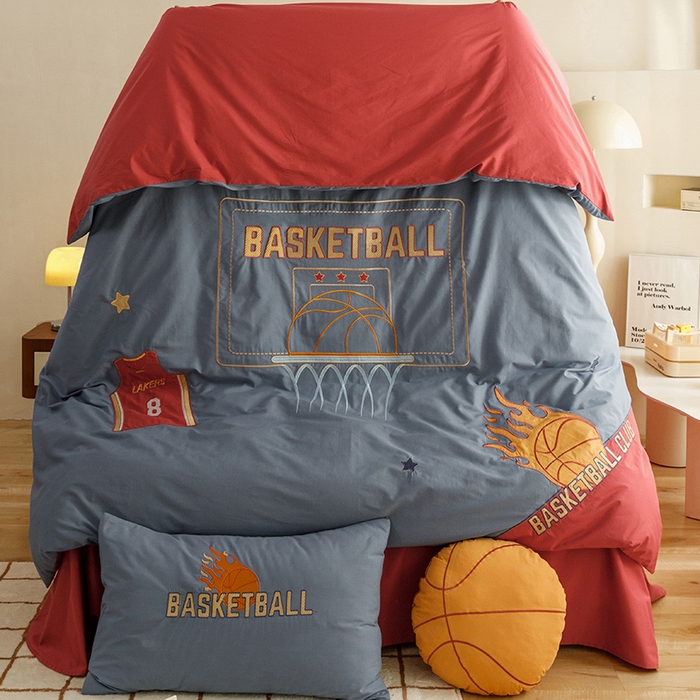 91家纺网 家纺一手货源 找家纺 绒梦里 2026新款A类全棉水洗棉卡通贴布绣套件三四件套 挚爱篮球-英伦蓝