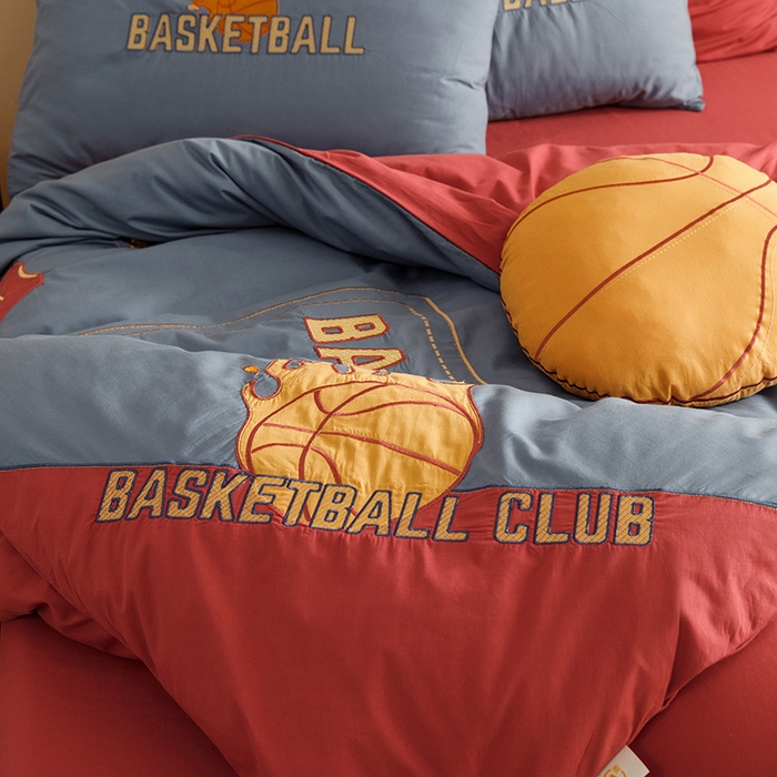 91家纺网 家纺一手货源 找家纺 绒梦里 2026新款A类全棉水洗棉卡通贴布绣套件三四件套 挚爱篮球-英伦蓝