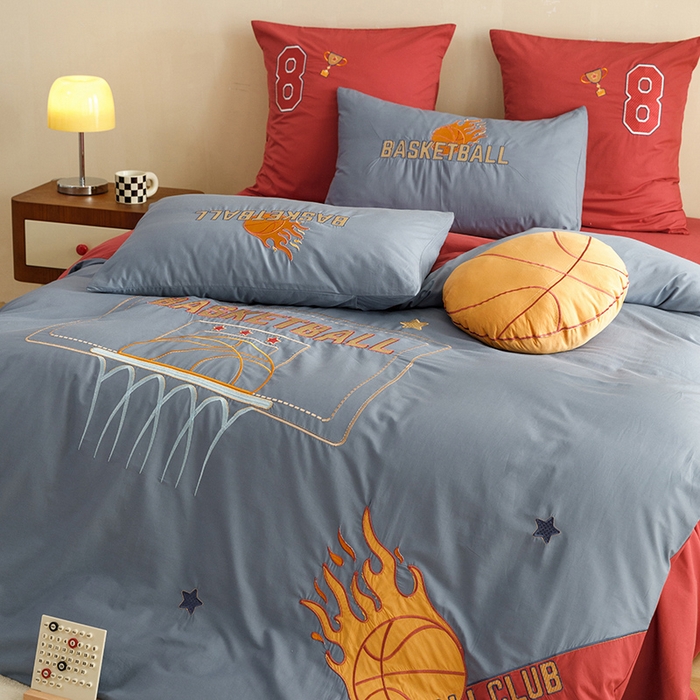 91家纺网 家纺一手货源 找家纺 绒梦里 2026新款A类全棉水洗棉卡通贴布绣套件三四件套 挚爱篮球-英伦蓝