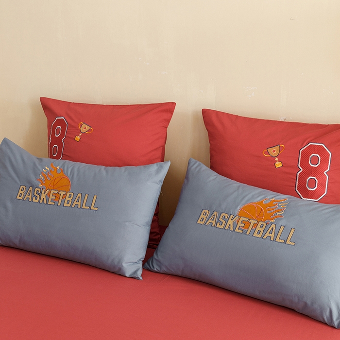 91家纺网 家纺一手货源 找家纺 绒梦里 2026新款A类全棉水洗棉卡通贴布绣套件三四件套 挚爱篮球-英伦蓝