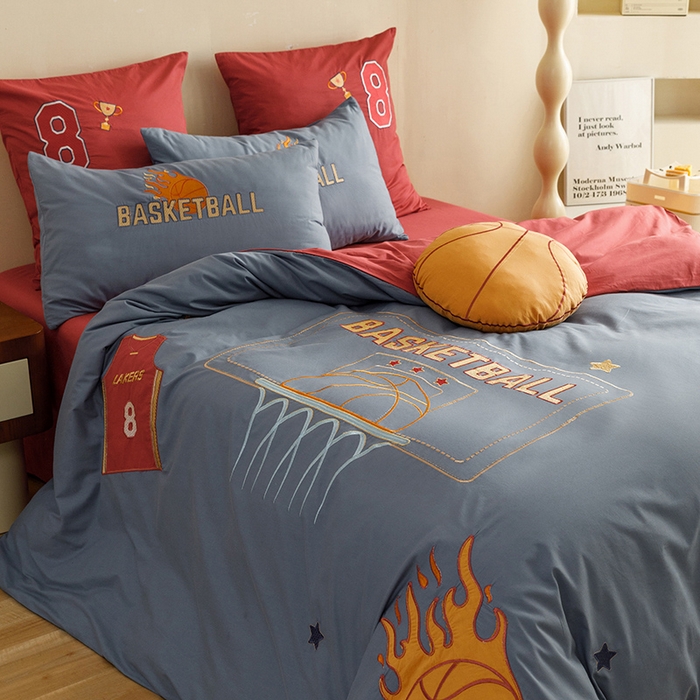 91家纺网 家纺一手货源 找家纺 绒梦里 2026新款A类全棉水洗棉卡通贴布绣套件三四件套 挚爱篮球-英伦蓝