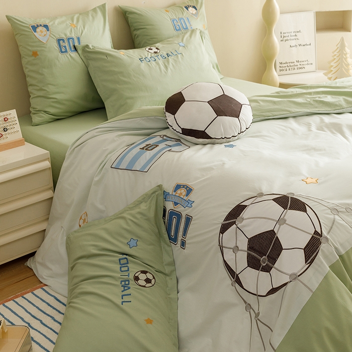 91家纺网 家纺一手货源 找家纺 绒梦里 2026新款A类全棉水洗棉卡通贴布绣套件三四件套 足球梦-青春绿