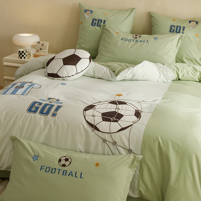 91家纺网 家纺一手货源 找家纺 绒梦里 2026新款A类全棉水洗棉卡通贴布绣套件三四件套 足球梦-青春绿