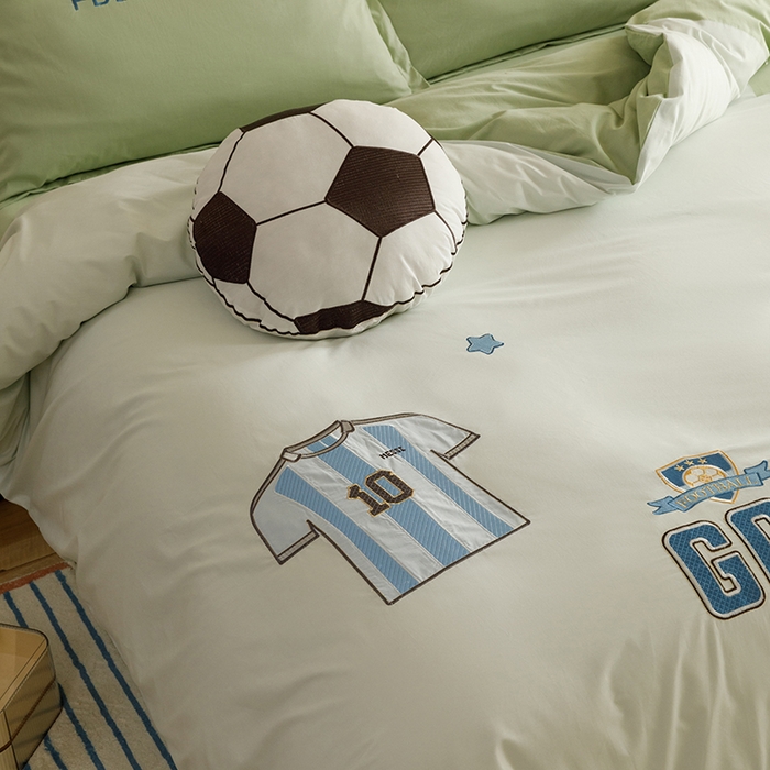 91家纺网 家纺一手货源 找家纺 绒梦里 2026新款A类全棉水洗棉卡通贴布绣套件三四件套 足球梦-青春绿