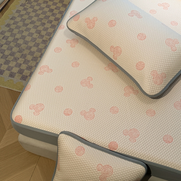 91家纺网 家纺一手货源 找家纺 凯罗 2026春夏凉豆豆小红书爆款A类乙纶PE凉豆豆床笠款可水洗床笠 圆点米奇-粉