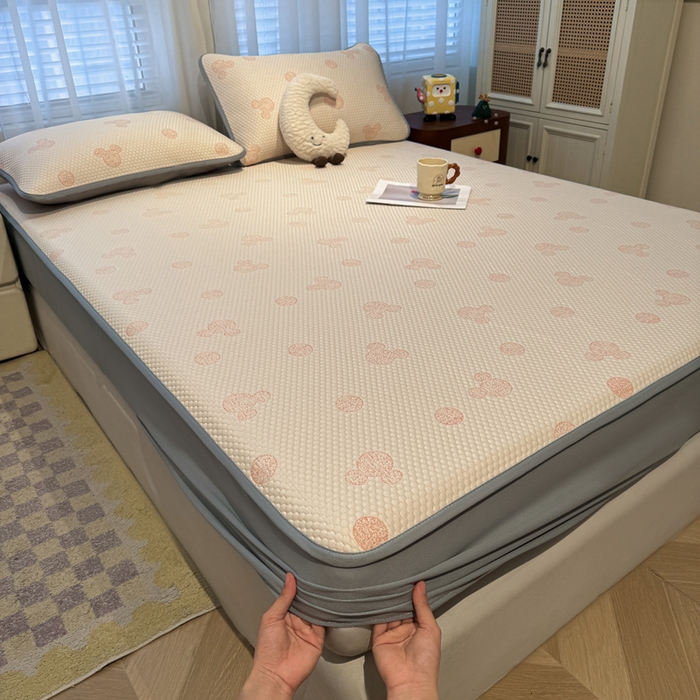 91家纺网 家纺一手货源 找家纺 凯罗 2026春夏凉豆豆小红书爆款A类乙纶PE凉豆豆床笠款可水洗床笠 圆点米奇-粉