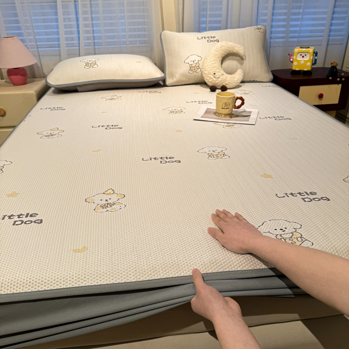 91家纺网 家纺一手货源 找家纺 凯罗 2026春夏凉豆豆小红书爆款A类乙纶PE凉豆豆床笠款可水洗床笠 淘气笨笨狗