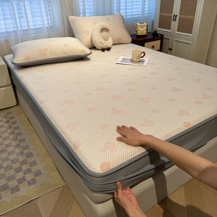 91家纺网 家纺一手货源 找家纺 凯罗 2026春夏凉豆豆小红书爆款A类乙纶PE凉豆豆床笠款可水洗床笠 圆点米奇-粉