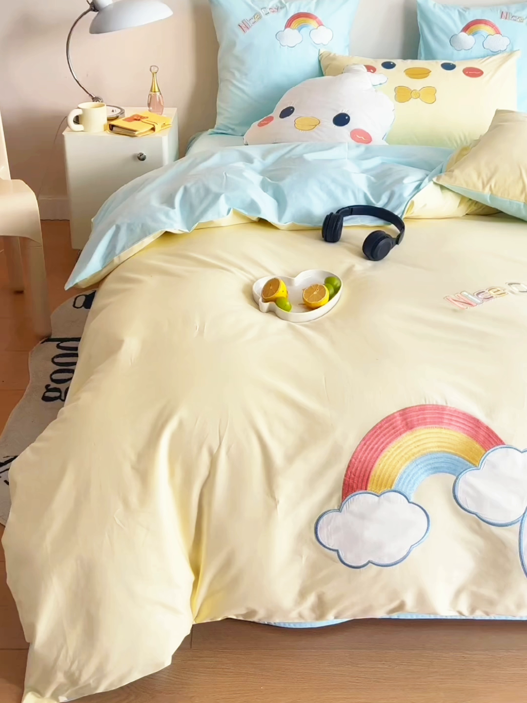 91家纺网 家纺一手货源 找家纺 绒梦里 2026新款A类全棉水洗棉卡通贴布绣套件三四件套 彩虹鸭