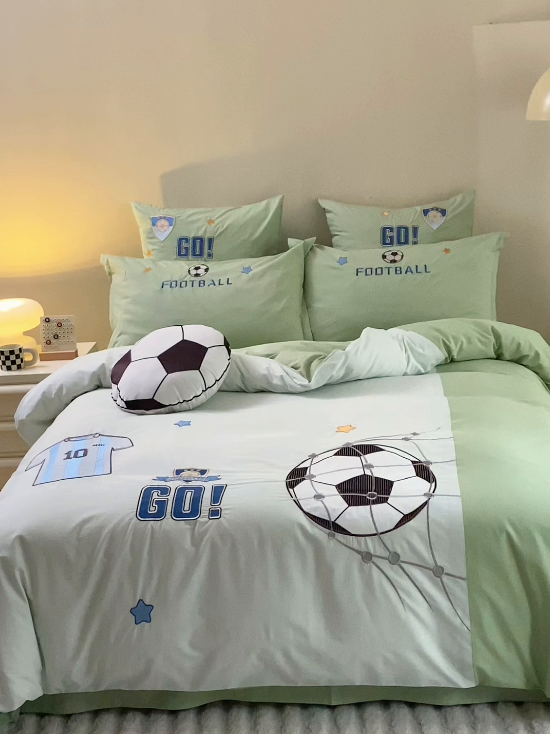 91家纺网 家纺一手货源 找家纺 绒梦里 2026新款A类全棉水洗棉卡通贴布绣套件三四件套 足球梦-青春绿