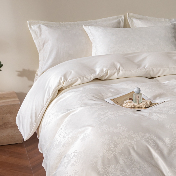 91家纺网 家纺一手货源 找家纺 金牛座家纺 2026新款高克重贡缎提花亲肤棉四件套系列 芬芳-奶白