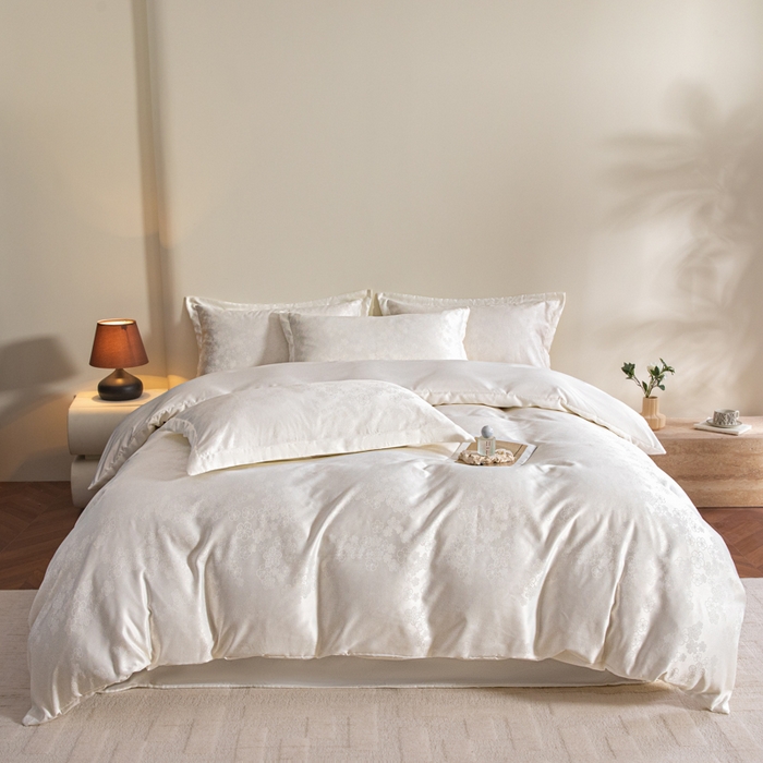 91家纺网 家纺一手货源 找家纺 金牛座家纺 2026新款高克重贡缎提花亲肤棉四件套系列 芬芳-奶白