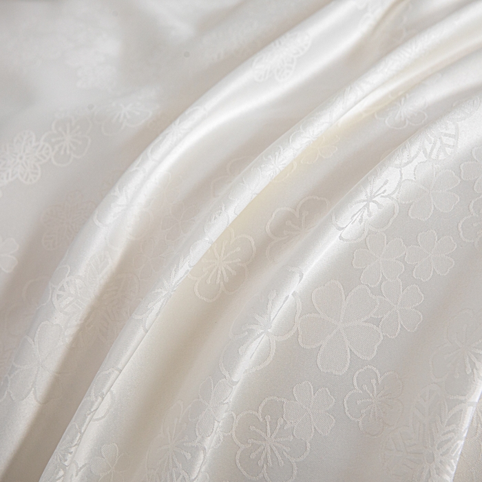 91家纺网 家纺一手货源 找家纺 金牛座家纺 2026新款高克重贡缎提花亲肤棉四件套系列 芬芳-奶白