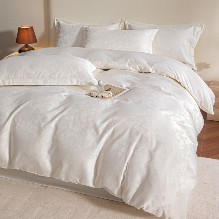 91家纺网 家纺一手货源 找家纺 金牛座家纺 2026新款高克重贡缎提花亲肤棉四件套系列 芬芳-奶白