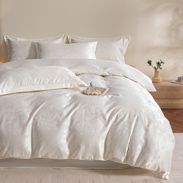 91家纺网 家纺一手货源 找家纺 金牛座家纺 2026新款高克重贡缎提花亲肤棉四件套系列 芬芳-奶白