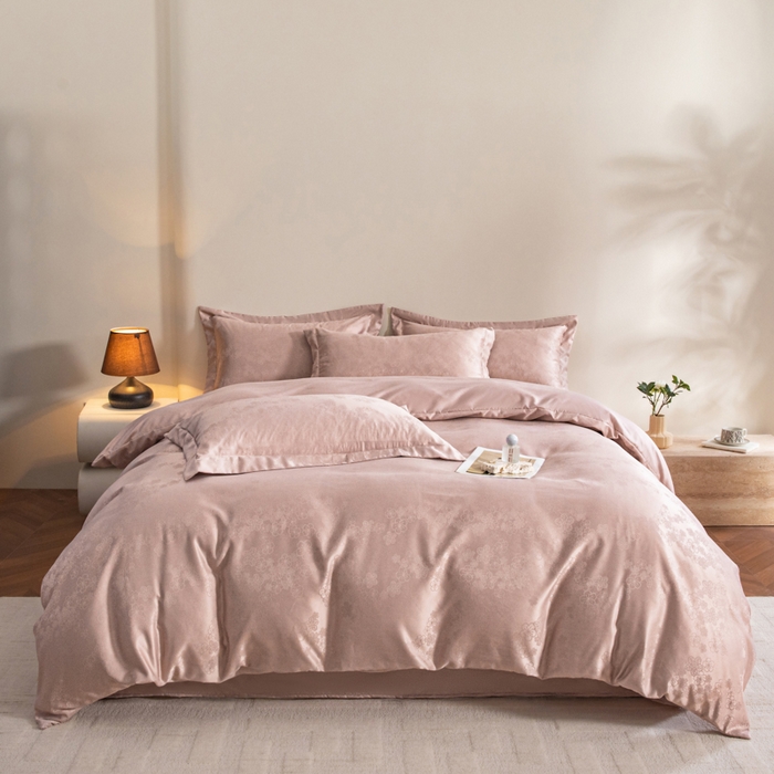 91家纺网 家纺一手货源 找家纺 金牛座家纺 2026新款高克重贡缎提花亲肤棉四件套系列 芬芳-浅豆沙