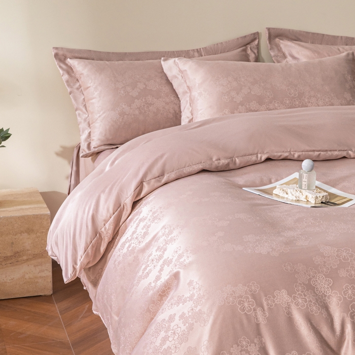 91家纺网 家纺一手货源 找家纺 金牛座家纺 2026新款高克重贡缎提花亲肤棉四件套系列 芬芳-浅豆沙