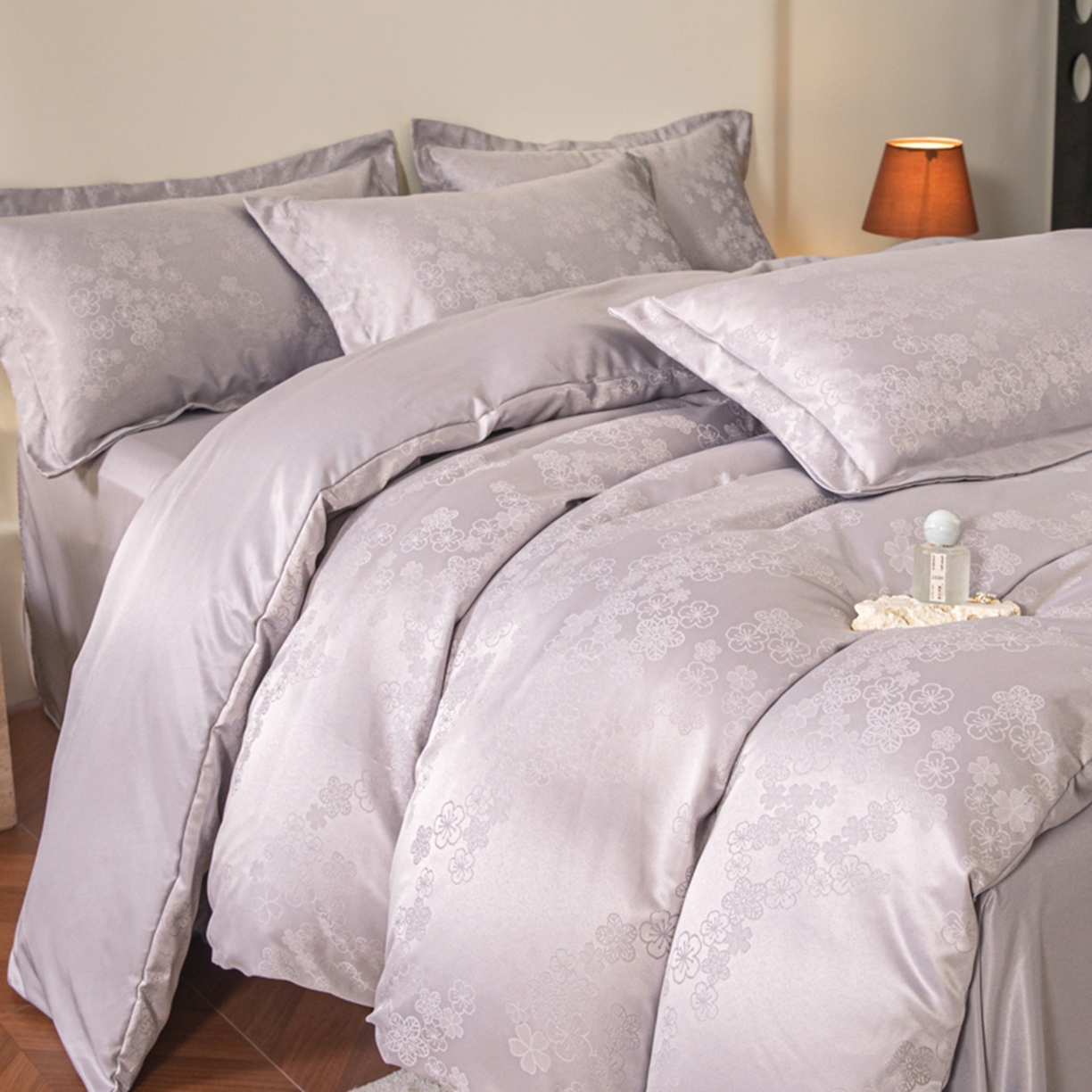 91家纺网 家纺一手货源 找家纺 金牛座家纺 2026新款高克重贡缎提花亲肤棉四件套系列 芬芳-浅紫