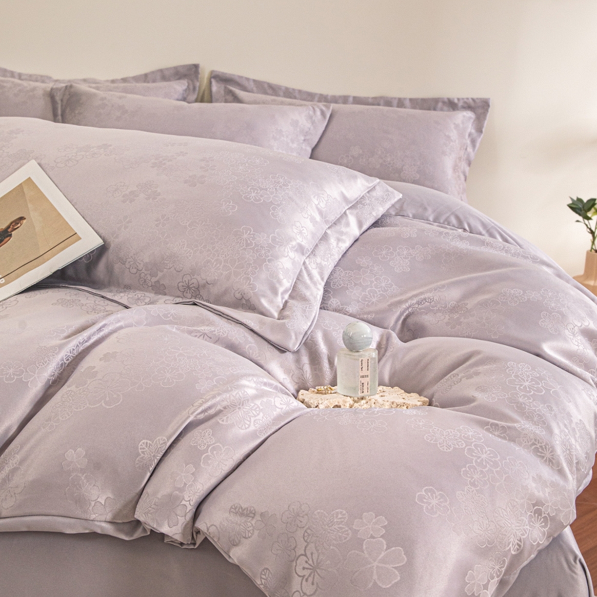 91家纺网 家纺一手货源 找家纺 金牛座家纺 2026新款高克重贡缎提花亲肤棉四件套系列 芬芳-浅紫