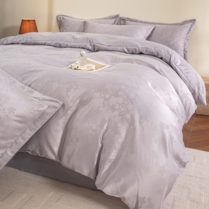 91家纺网 家纺一手货源 找家纺 金牛座家纺 2026新款高克重贡缎提花亲肤棉四件套系列 芬芳-浅紫