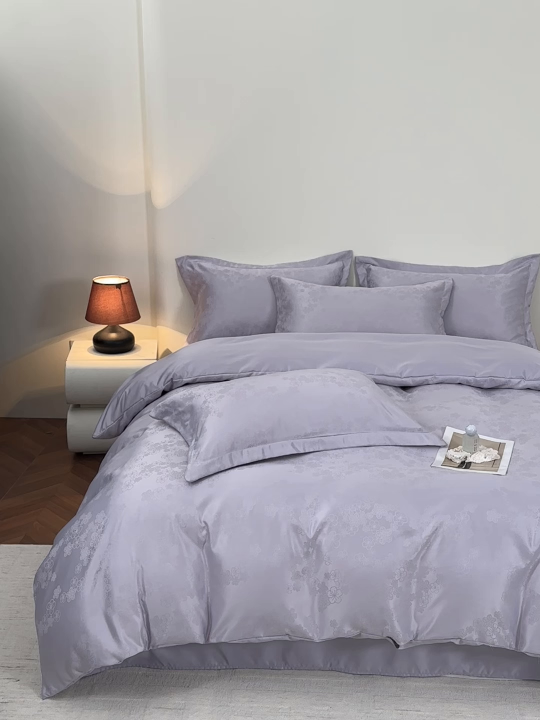 91家纺网 家纺一手货源 找家纺 金牛座家纺 2026新款高克重贡缎提花亲肤棉四件套系列 芬芳-浅紫