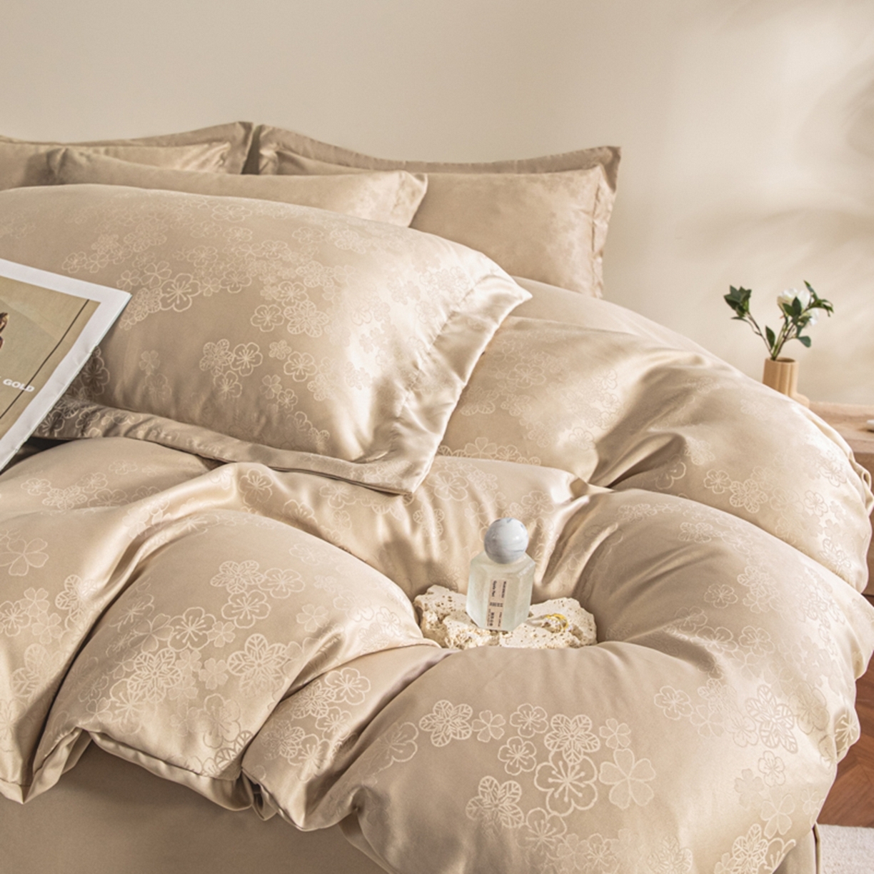 91家纺网 家纺一手货源 找家纺 金牛座家纺 2026新款高克重贡缎提花亲肤棉四件套系列 芬芳-香槟