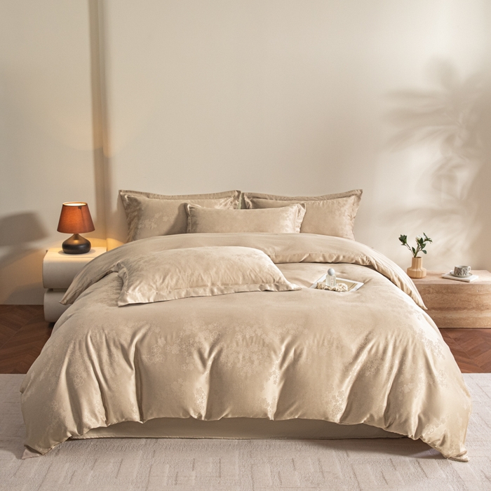 91家纺网 家纺一手货源 找家纺 金牛座家纺 2026新款高克重贡缎提花亲肤棉四件套系列 芬芳-香槟