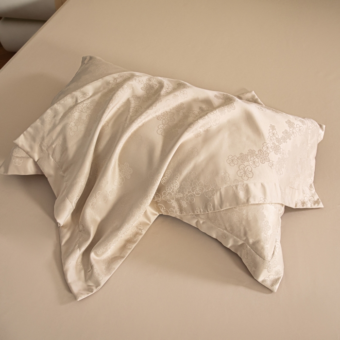 91家纺网 家纺一手货源 找家纺 金牛座家纺 2026新款高克重贡缎提花亲肤棉四件套系列 芬芳-香槟