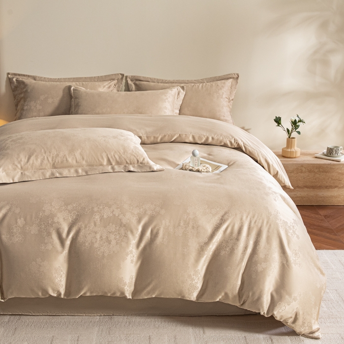 91家纺网 家纺一手货源 找家纺 金牛座家纺 2026新款高克重贡缎提花亲肤棉四件套系列 芬芳-香槟