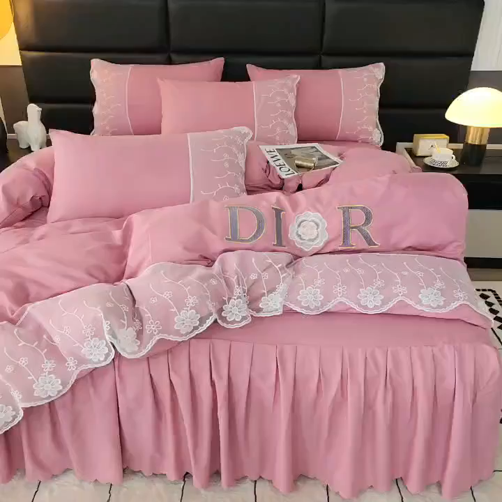 91家纺网 家纺一手货源 找家纺 沐珩家纺 2026新款亲肤磨毛蕾丝刺绣床裙四件套-蒂欧系列 蒂欧-皮皮粉