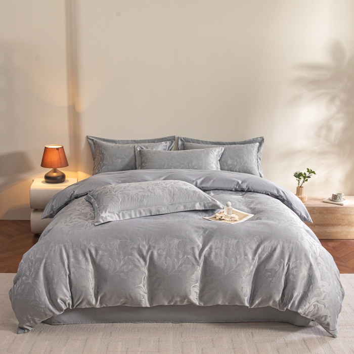 91家纺网 家纺一手货源 找家纺 金牛座家纺 2026新款高克重贡缎提花亲肤棉四件套系列 情愫-灰