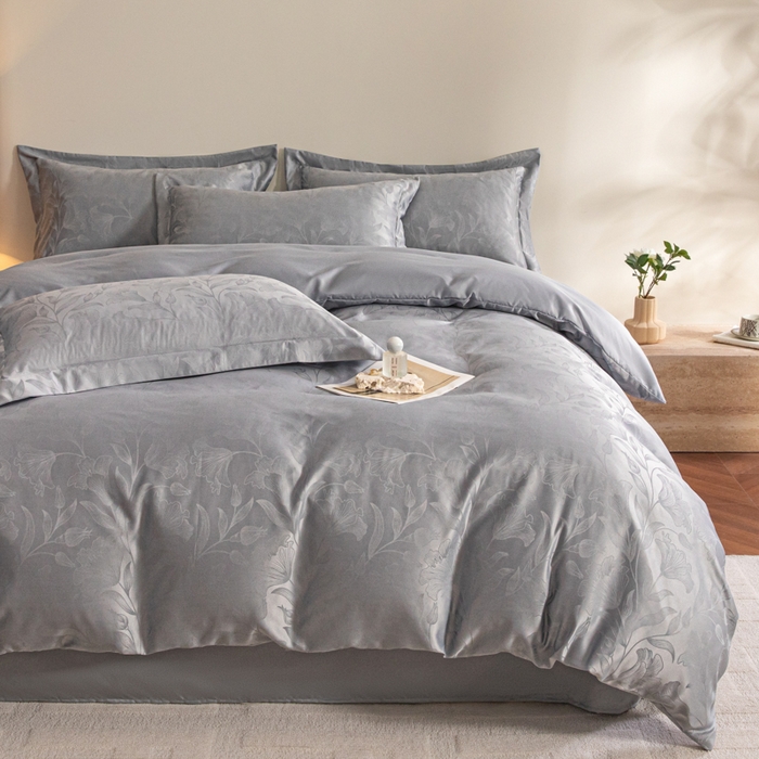 91家纺网 家纺一手货源 找家纺 金牛座家纺 2026新款高克重贡缎提花亲肤棉四件套系列 情愫-灰