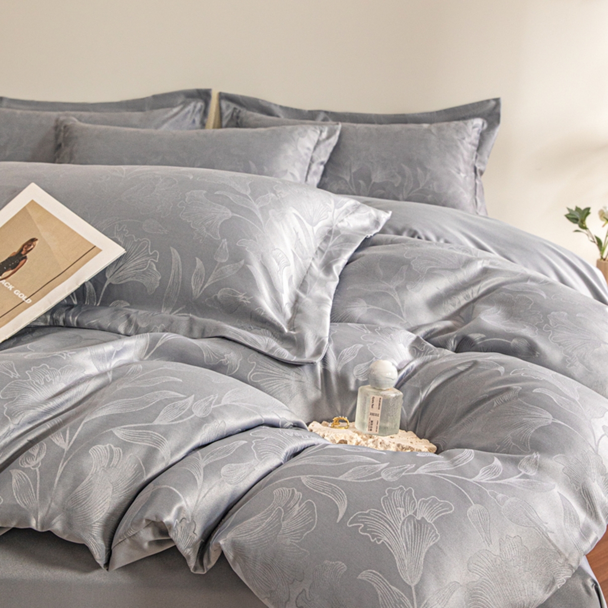 91家纺网 家纺一手货源 找家纺 金牛座家纺 2026新款高克重贡缎提花亲肤棉四件套系列 情愫-灰