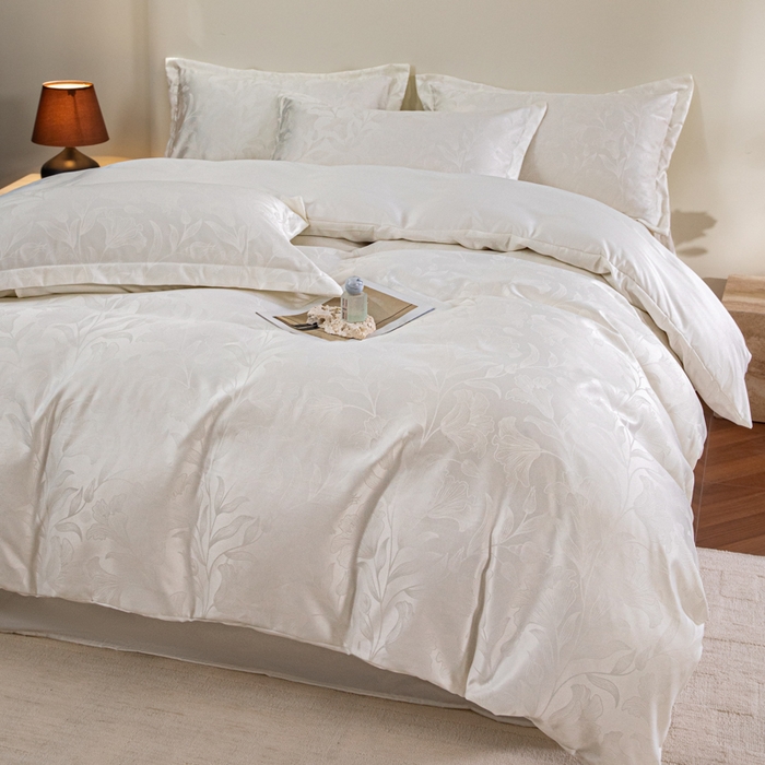 91家纺网 家纺一手货源 找家纺 金牛座家纺 2026新款高克重贡缎提花亲肤棉四件套系列 情愫-奶白