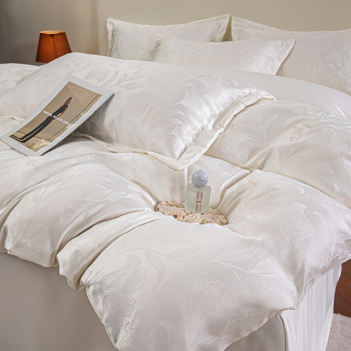 91家纺网 家纺一手货源 找家纺 金牛座家纺 2026新款高克重贡缎提花亲肤棉四件套系列 情愫-奶白