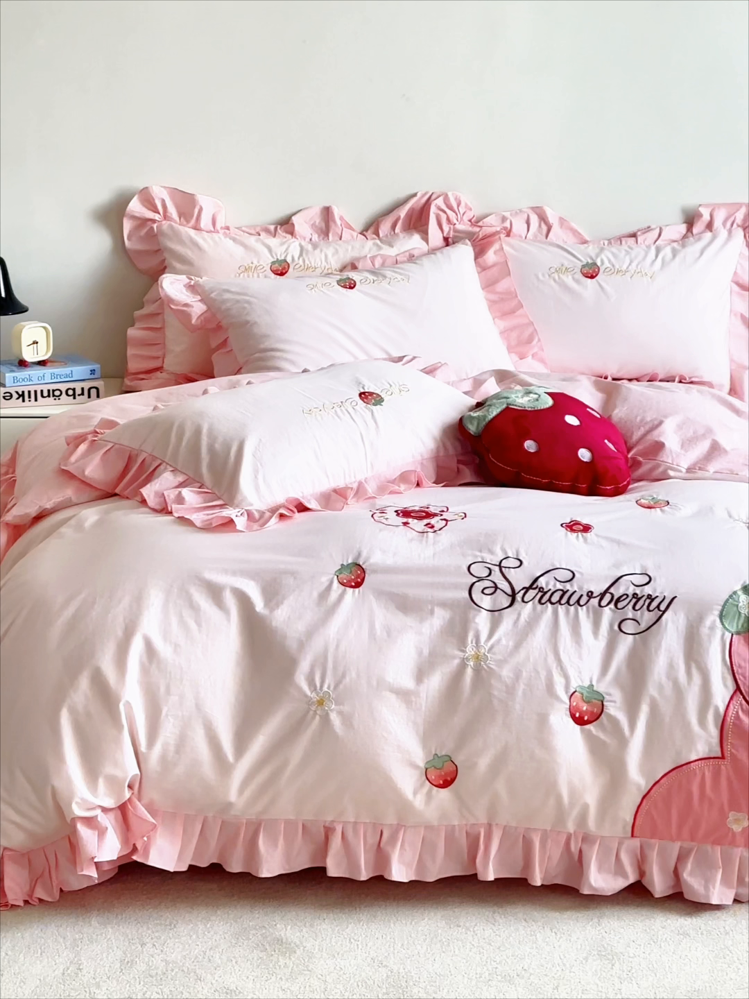 91家纺网 家纺一手货源 找家纺 绒梦里 2026新款A类全棉水洗棉贴布绣韩版花边四件套 粉色小莓好